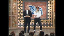 Claudio Bisio è James Tont a Zelig 2000
