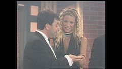 Mago Forest e il gioco con le carte insieme a Michelle Hunziker
