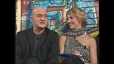 Claudio Bisio mostra alla Gialappa's Band le sue doti da imitatore