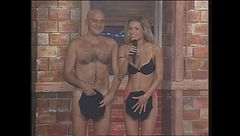 Spogliarello alla "Full Monty" a Zelig 2002