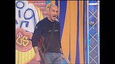 Sergio Sgrilli contro le hit estive a Zelig Circus 2003