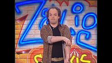 Dado dedica un brano a Claudio Bisio a Zelig Circus 2004