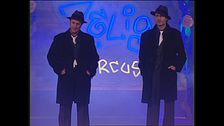 I criminali Gin & Fizz incontrano il loro boss, e suo cognato, a Zelig Circus 2004