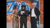Capocenere arriva in moto a Zelig Circus 2004