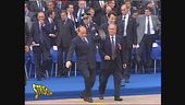 Berlusconi come le veline...