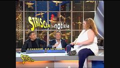 La velina Emanuela ospite a Striscia