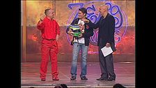 Giancarlo Fisichella fa una sorpresa a Oriano Ferrari a Zelig Circus 2005