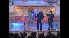 L'assessore Cangini si confronta con Antonio Cornacchione a Zelig Circus 2005