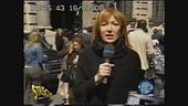 Una giornalista vestita a lutto