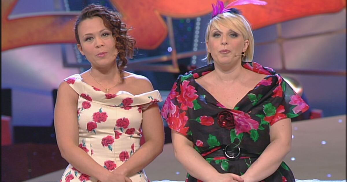 Zelig: Katia & Valeria si incontrano in chiesa a Zelig 2010 Video ...