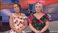 Katia & Valeria si incontrano in chiesa a Zelig 2010