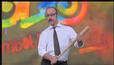 Il signor Verduci con la sua mazza da baseball a Zelig 2012