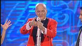 Claudio Bisio è il mago Claus a Zelig Circus 2013