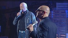 Gino Paoli e Giuliano Palma cantano "Che cosa c'è" a Zelig Circus 2013