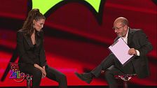 Dario Vergassola intervista Bianca Balti a Zelig 2014