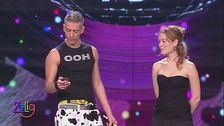 Cristiana Capotondi conosce Jonny Groove a Zelig 2014