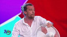 Il tassista Maurizio Lastrico con Cristiana Capotondi a Zelig 2014