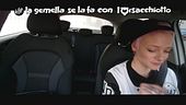 CORTI e ONNIS: La gemella se la fa con l'orsacchiotto.