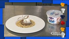 Gelato allo yogurt con mandorle