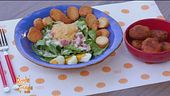Caesar salad e polpette di granchio