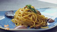 Linguine alle conchiglie e pomodorini gialli