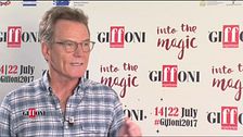 A Giffoni Bryan Cranston infiamma il blu carpet