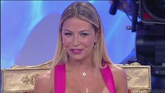 Sabrina entra in studio...