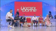 Mattia entra in studio e...