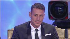 Mattia entra in studio e...