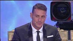 Mattia entra in studio e...
