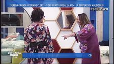 "Ti sei rifatta il seno uguale al mio"