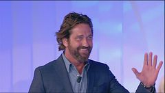 Gerard Butler... che ingresso!
