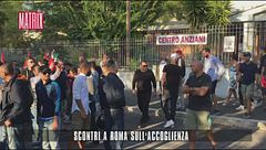 Scontri a Roma sull'accoglienza