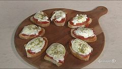 Bruschette alla pizzaiola di bufala