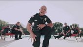Quando i poliziotti si danno al karaoke