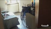 Donna disabile segregata in casa