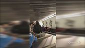 Crollo in metro, feriti e rabbia