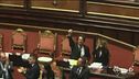 Genova: sì al decreto, caos in aula