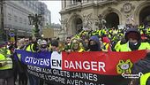 Parigi il giorno dopo la protesta dei gilet gialli