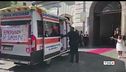 Gli sposi noleggiano l'ambulanza