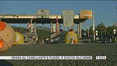 Spara al casellante e fugge