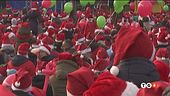 Natale, corsa ai regali Babbi Natale a Torino