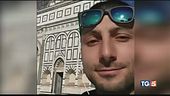 Uccide a coltellate il figlio di un anno