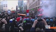 Politici in piazza tensione a Milano-Copia