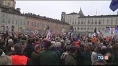 La piazza di Torino infiamma la politica