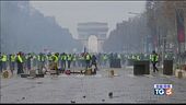 Gilet gialli guerriglia a Parigi