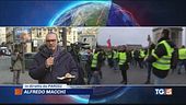 Macron apre ai gilet, stop rincari benzina