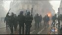 Parigi, i gilet gialli spengono il Natale