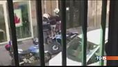 Poliziotti violenti, indagine a Napoli