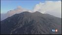 Scosse, lapilli e fumo: l'Etna dà spettacolo